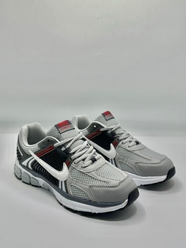 Nike Air Zoom Vomero 5