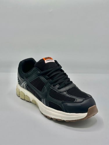 Nike Air Zoom Vomero 5