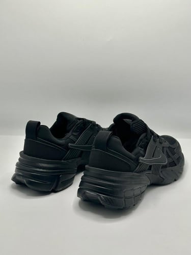 حذاء نايكي V2K run