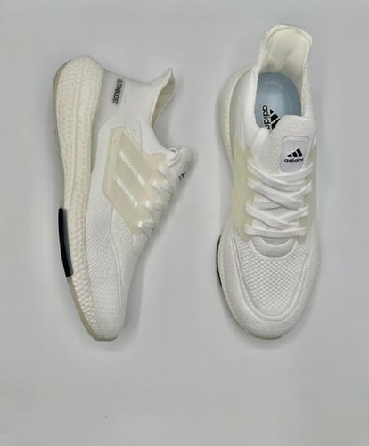 حذاء للرياضة من اديداس الترابوست