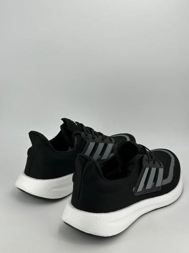 حذاء للرياضة من اديداس الترابوست