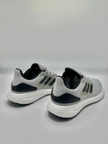 حذاء للرياضة من اديداس الترابوست