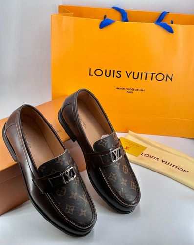 شوز LV