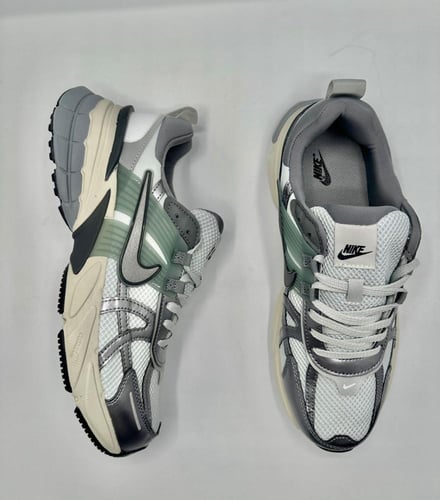 حذاء نايكي V2K run