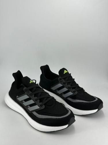 حذاء للرياضة من اديداس الترابوست