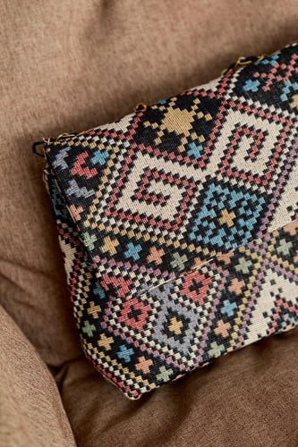 شنتة مربعة عصرية بأشكال هندسية