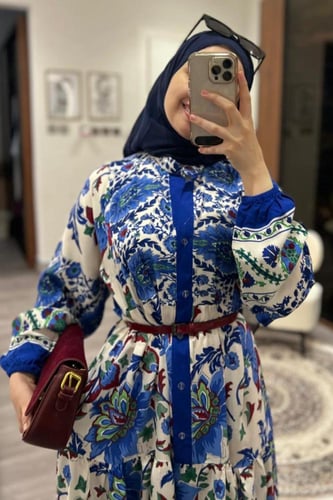 فستان طويل أزرق مزخرف من قماش الفيسكوز الناعم