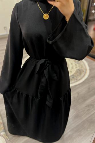 فستان أسود طويل بحزام أسود