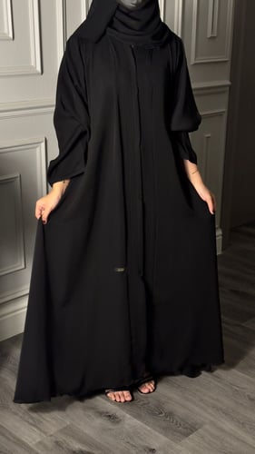 Lama's abaya