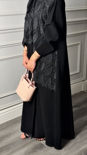 Tharaa abaya