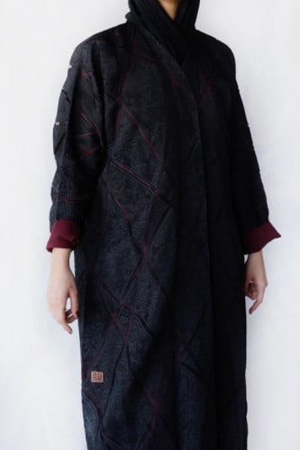 عبايه ببطنه عنابي