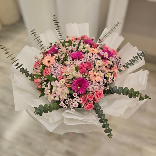 باقة ورود متنوعة كبيرة
