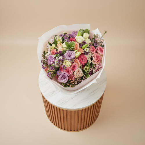 بوكية ورود متنوعة تغليف ابيض