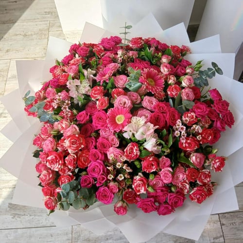 باقة ورود متنوعة كبيرة