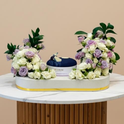 كيك التوت البري مع الورد