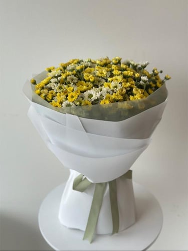 بوكيه ورد الأقحوان أصفر وأبيض