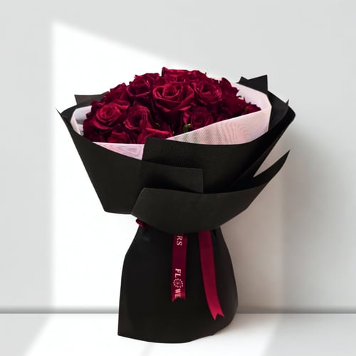 بوكية ورد احمر40 وردة بتغليف اسود
