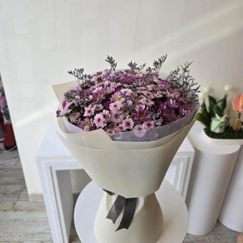 باقة الاقحوان الفاخرة بتغليف بيج