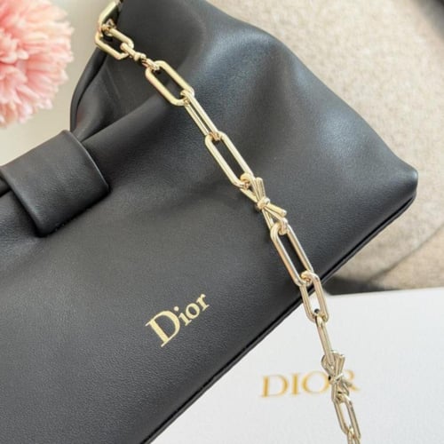 شنطة ديور متوفره بعدة اللوان