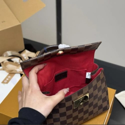 شنطة كلوني lv مع حفر حروفك