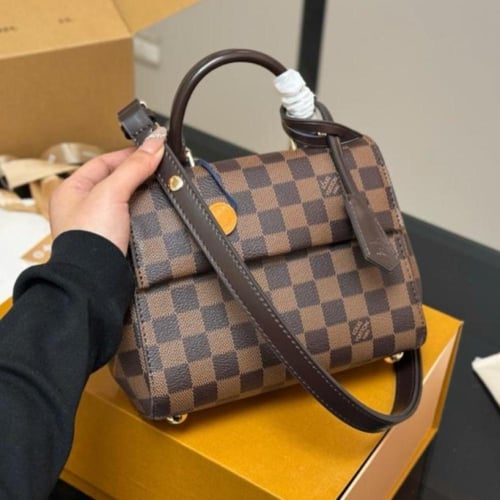 شنطة كلوني lv مع حفر حروفك