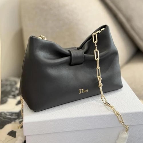 شنطة ديور متوفره بعدة اللوان