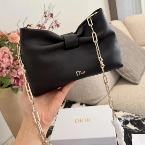 شنطة ديور متوفره بعدة اللوان