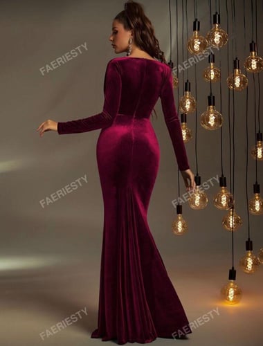 فستان سهرة بياقة عميقة على شكل ذيل حورية البحر