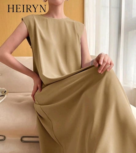 فستان طويل بأسلوب عربي أسود بسيط Heiryn