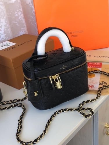 شنط لويس فيتون - LOUIS VUITTON LV1