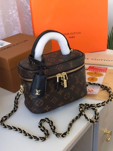 شنط لويس فيتون - LOUIS VUITTON LV1