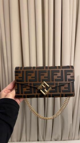 شنطة فندي بمجيع ملحقاتها