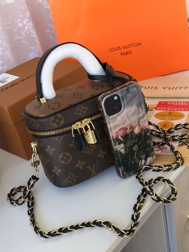 شنط لويس فيتون - LOUIS VUITTON LV1