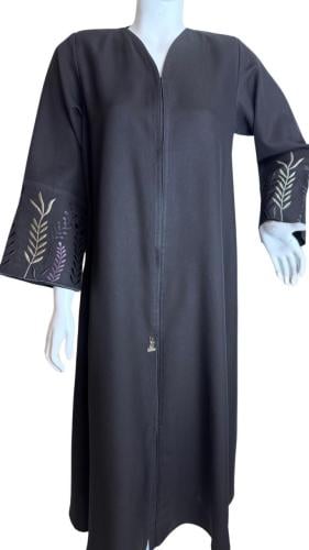 عباية سوداء تطريز كم