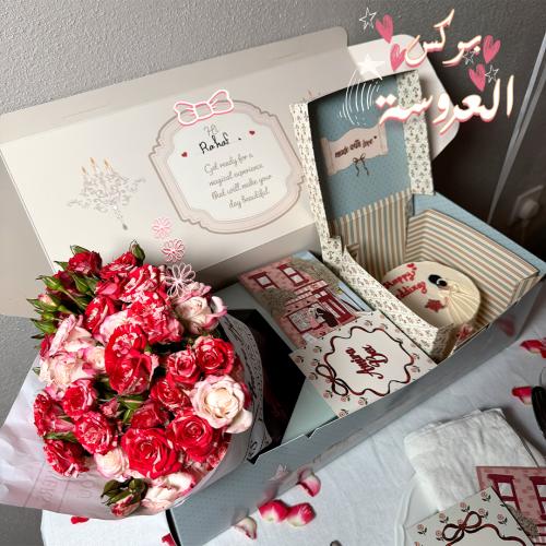 بوكس ورد وكيك 4 انش وكرت العروسه