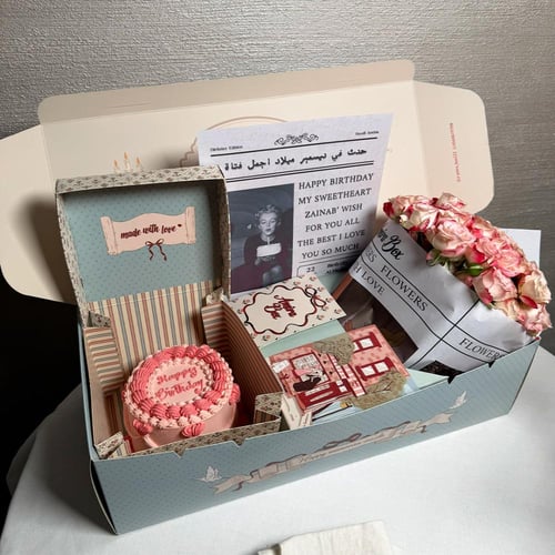 بوكس ورد وكيك 4إنش وكرت عيد الميلاد