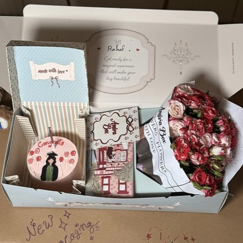 بوكس ورد وكيك 4 انش كرت تخرج