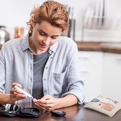 شنطه صغيره لحفظ مستلزمات السكري