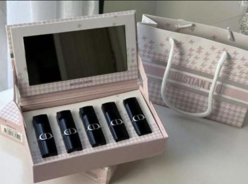 بوكس ارواج ديور الاصدار الوردي