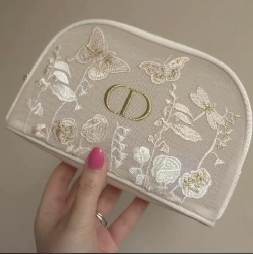 شنطه ميك اب من ديور حصري