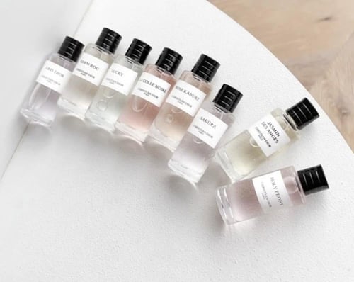 بكج ديور ميني مكونه من 8 عطور بحجم 7.5 مل مع الكيس