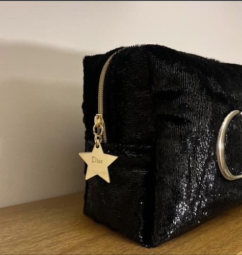 شنطه ميك اب ديور سوداء