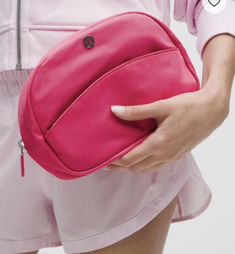 فوريLululemon city essentials pouch 4L