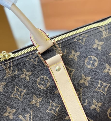 شنطة LV الفاخرة