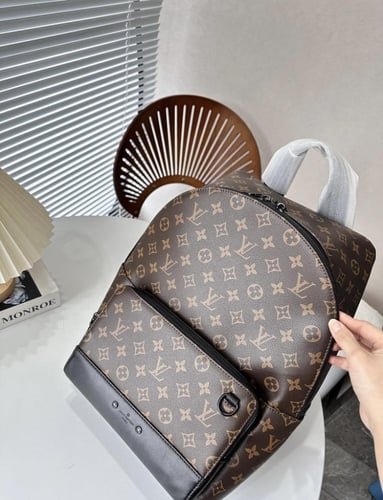 شنطة ظهر LV فاخر