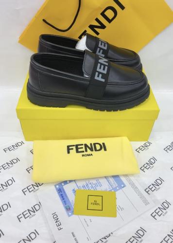 حذاء لوفر فندي