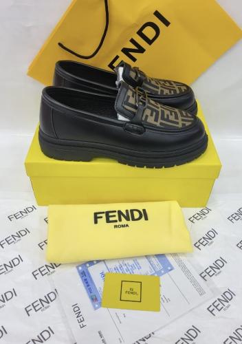 حذاء لوفر فندي