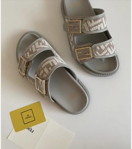 صندل FENDI رمادي