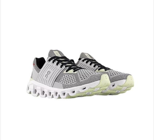 حذاء رياضي كلاود سويفت من أون رانينج رمادي