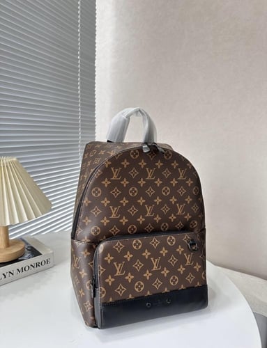 شنطة ظهر LV فاخر